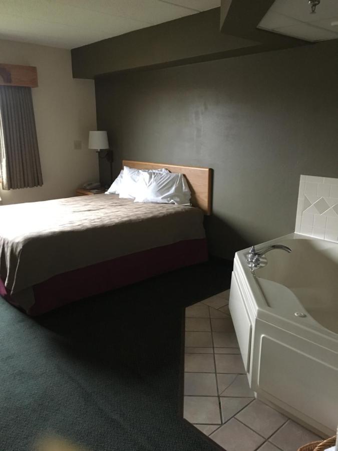 Moose Lake Lodge & Suites 외부 사진