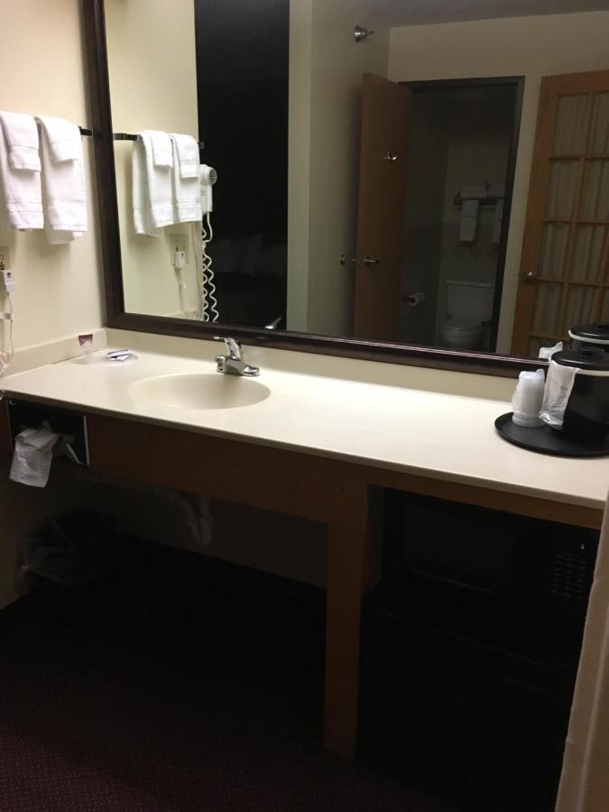 Moose Lake Lodge & Suites 외부 사진