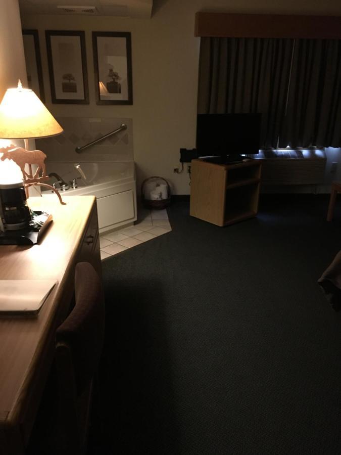 Moose Lake Lodge & Suites 외부 사진