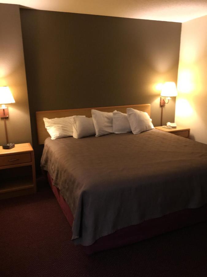 Moose Lake Lodge & Suites 외부 사진