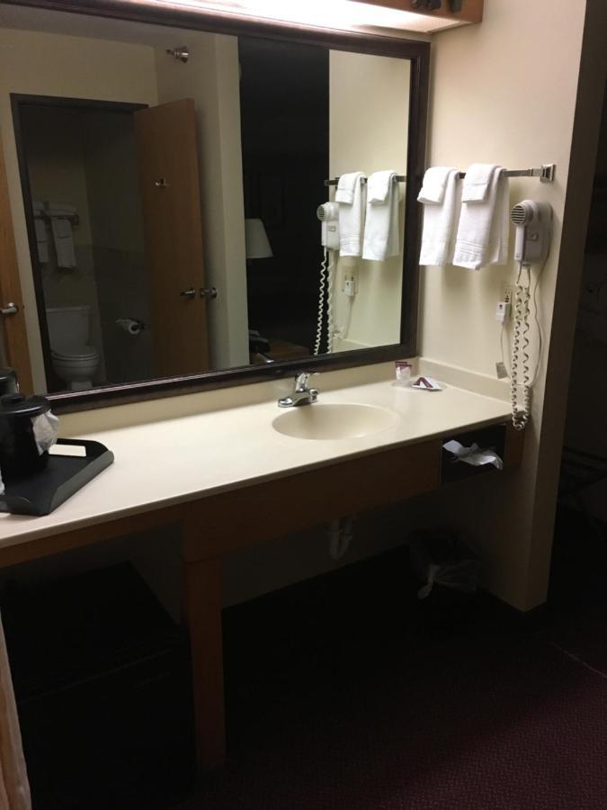 Moose Lake Lodge & Suites 외부 사진