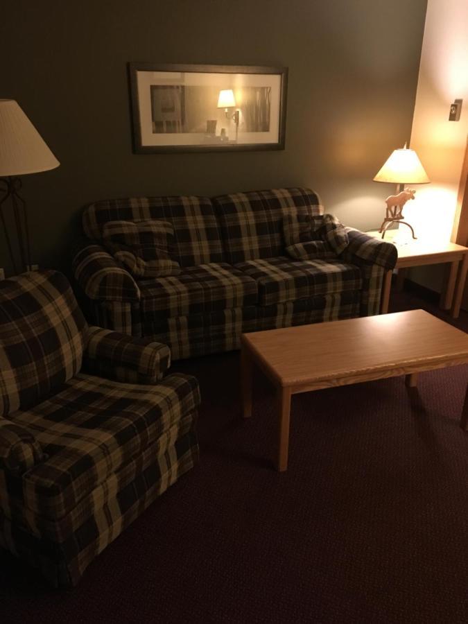 Moose Lake Lodge & Suites 외부 사진