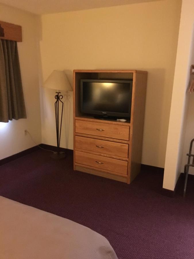 Moose Lake Lodge & Suites 외부 사진