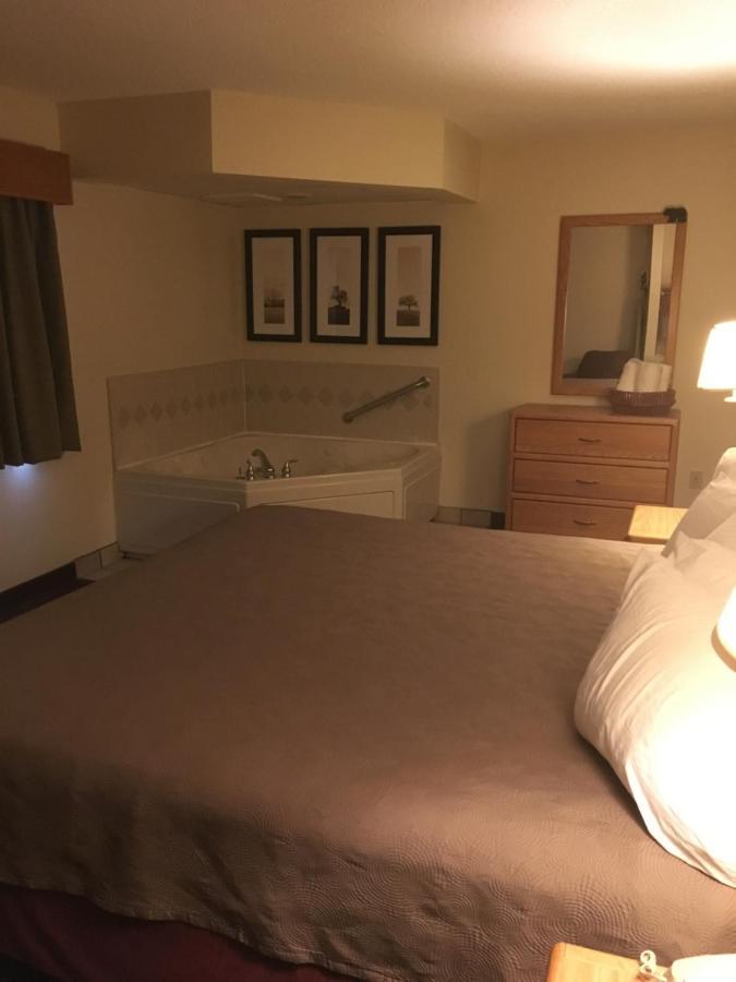 Moose Lake Lodge & Suites 외부 사진