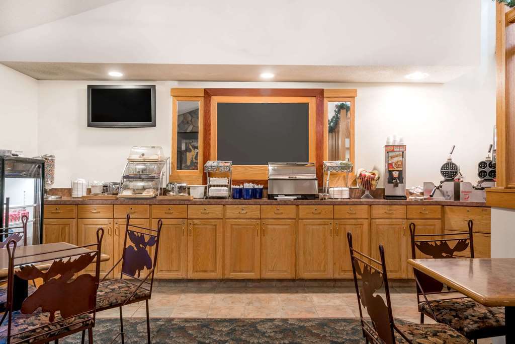 Moose Lake Lodge & Suites 시설 사진