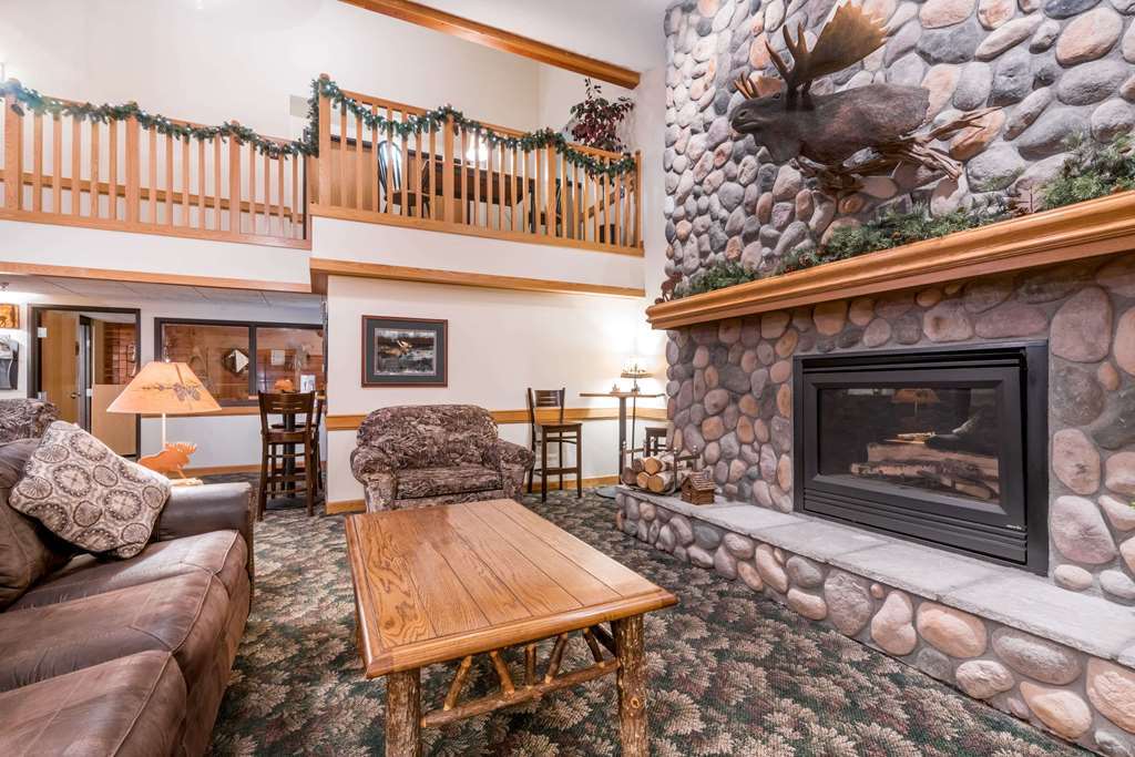 Moose Lake Lodge & Suites 내부 사진