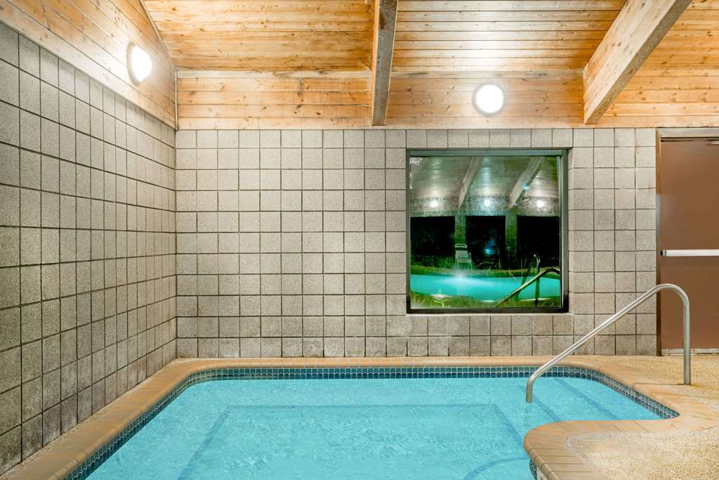 Moose Lake Lodge & Suites 시설 사진